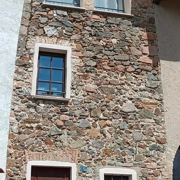 Antica torre del castello Casa Ceresiana，位于阿格诺的酒店