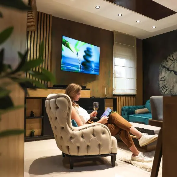 Design Apartment PLATINIUM SPA LUX 5 STAR "HAVANA" Completely PRIVATE Wellness & Spa FREE INCLUDED Sauna & Jacuzzi & Salt Wall & Fire place & 3D Ceilings & Business WiFi & NETFLIX & Keyless code entry & FULL SMART APP & SECURE 2 Parking place，位于丘普里亚的酒店
