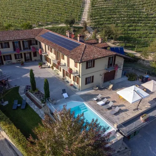 卡萨雷斯亚酒店，位于阿尔巴的酒店