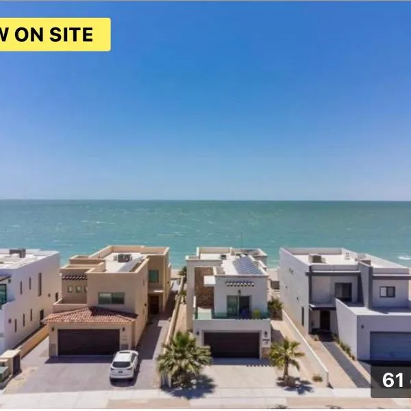 A Beautiful, New Beach Front Coastal House with Pool!，位于佩尼亚斯科港的酒店