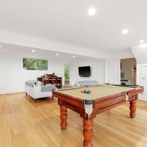 Sky Mirror Cottage，位于Rhyll的酒店
