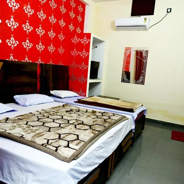 Sati tourist lodge，位于Rudraprayāg的酒店