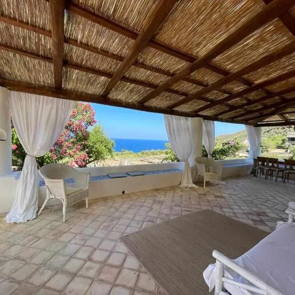 Ville Pollara - tramonto sul mare，位于Pollara的酒店