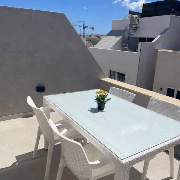 Three bedroom penthouse (Privilege Suite)，位于San Ġwann的酒店