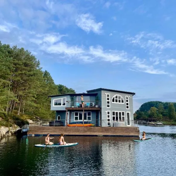 Floating Villa Bergen，位于Hjellestad的酒店