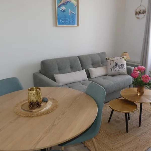 Appartement Carqueiranne Le Port，位于卡尔特汉的酒店