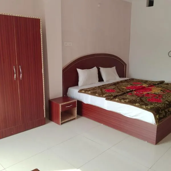 happy khajuraho home stay，位于克久拉霍的酒店