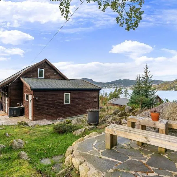 Charming house located by the fjord with the Pultpitrock within short distance，位于约尔珀兰的酒店