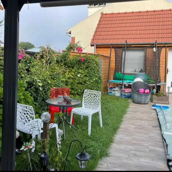 Petit paradis accueillant piscine proche CNFDI Chambre privée，位于Brunoy的酒店