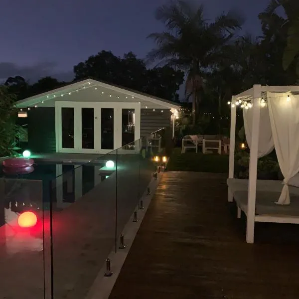 Woy Woy Staycation - Heated Pool & Hot Tub & BBQ & Pizza Oven & Arcade Game & Pool Table，位于沃伊沃伊的酒店