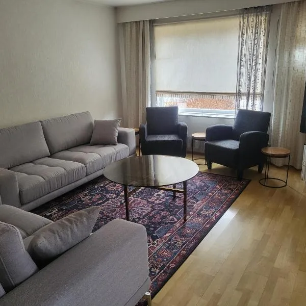 Apartment 136 m2 with 3 bedrooms and 2 livingrooms, 2 floors, walking distance to all amenities，位于Närpiö的酒店