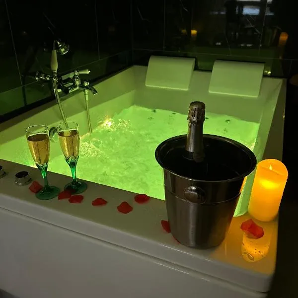 La Casa d'Ailleurs BERRY SEJOURS，位于沙托鲁的酒店