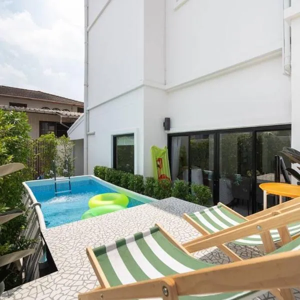 MIQ Ekkamai3_Pool Villa_3BR house，位于Bang Kapi的酒店