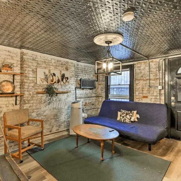 1850s historic Row House 7min train to NYC with private backyard，位于Hillside的酒店
