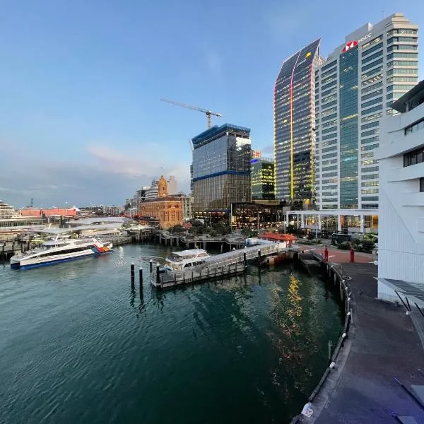 Chic Princes Wharf Studio - City View - Parking，位于奥克兰的酒店