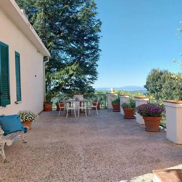 Villino Sole di Toscana con terrazza panoramica e giardino，位于Sasso Pisano的酒店