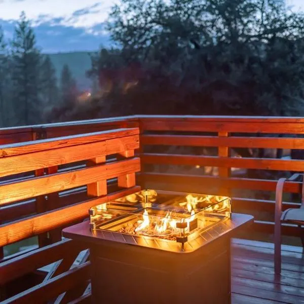 Mountain View, near Yosemite & Bass Lake, BBQ, Fireplace,EVC，位于奥克赫斯特的酒店