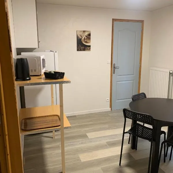 B&B Chambre le Chant des Oiseaux，位于Nibas的酒店