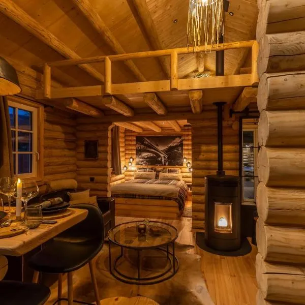 Cosy Cottage w/ Jacuzzi in Amazing Region，位于艾瓦耶的酒店
