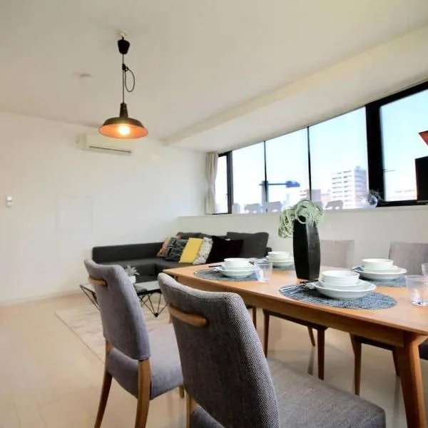 Luxes - 10 min Hiroshima Station & 2BR Up to 10p，位于广岛的酒店