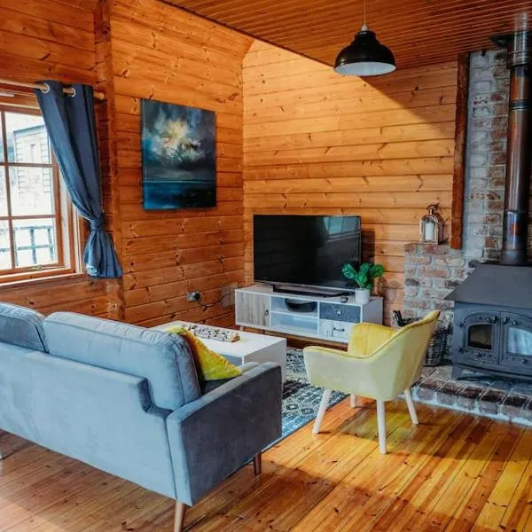 Finlodge- Pet-Friendly Scandinavian Cabin，位于卡林顿的酒店