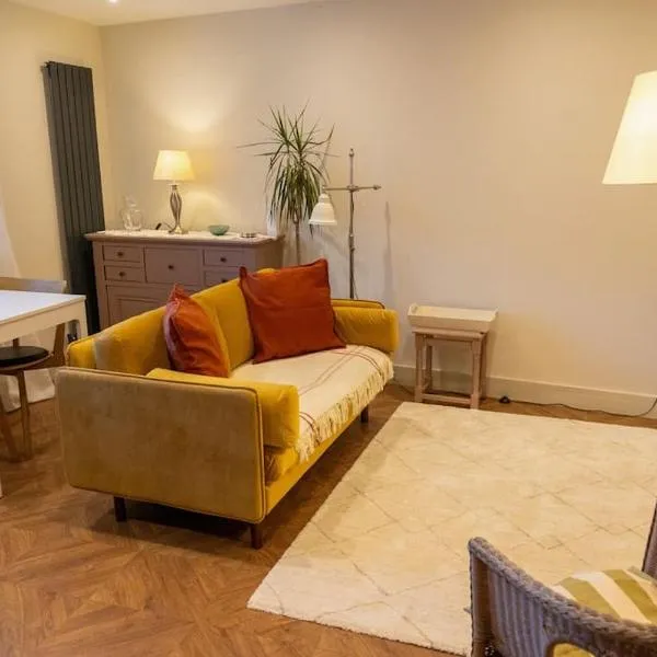 Amarelo apartment, Central Charlbury, 1 Super king bed，位于Hook Norton的酒店