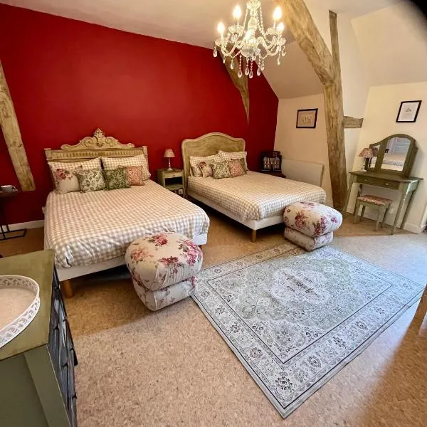 Attic Suite, Maison de Mags & Mags，位于Lanouaille的酒店