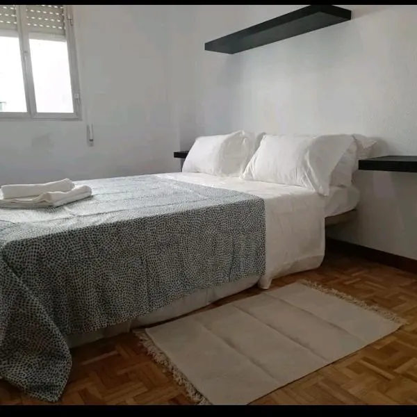 luminosa habitación en apartamento compartido，位于马德里的酒店