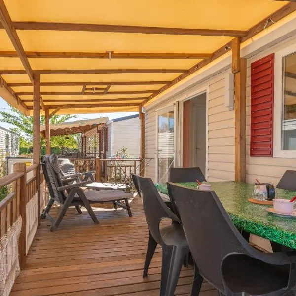 Mobile home Le Montourey 81，位于弗雷瑞斯的酒店