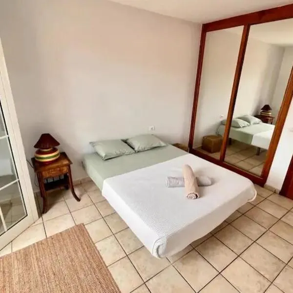 Integral Coliving Surf Yoga House，位于厄尔梅达诺的酒店