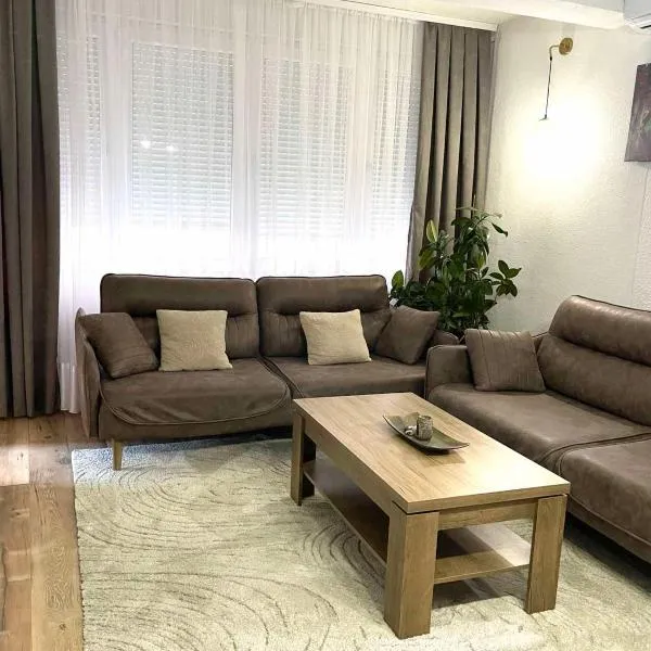 Nesi apartmenti，位于普里什蒂纳的酒店
