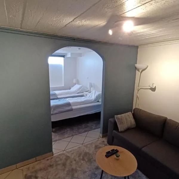 Basement hideaway,位于阿克雷里的酒店