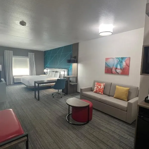 Comfort Suites DeSoto Dallas South，位于兰开斯特的酒店