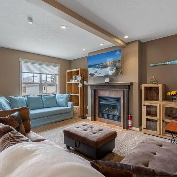 Prairie Oasis I Sleeps 16 l BBQ & Patio l Smart TV，位于西尔万湖的酒店