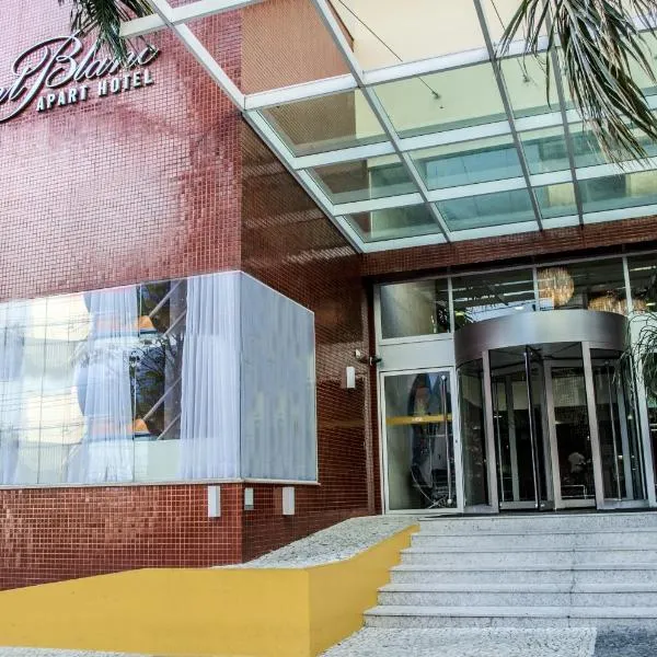 勃朗峰公寓酒店-杜克卡西亚斯，位于Tomazinho的酒店