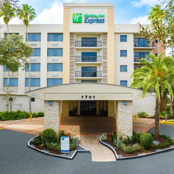 Holiday Inn Express Hotel & Suites Ft. Lauderdale-Plantation, an IHG Hotel，位于塔马拉克的酒店