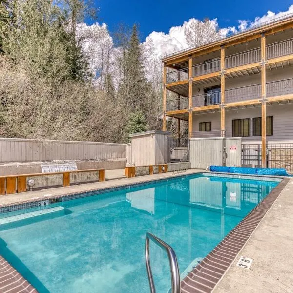 Thunderhead Lodge Condo 204 - Modern Heated Pool & Games，位于加文门特营的酒店