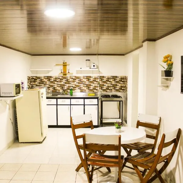 Apartaestudio Central con Vista a la Naturaleza，位于多斯克布拉达斯的酒店