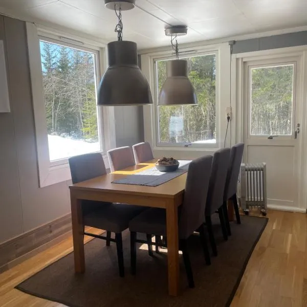 Hus nær lillehammer og sjusjøen，位于利勒哈默尔的酒店