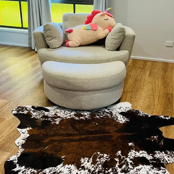 Charming Riverside Retreat sleep6，位于Dora Creek的酒店