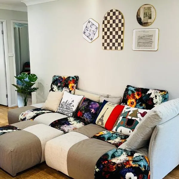 Charming Riverside Retreat sleep6，位于Dora Creek的酒店