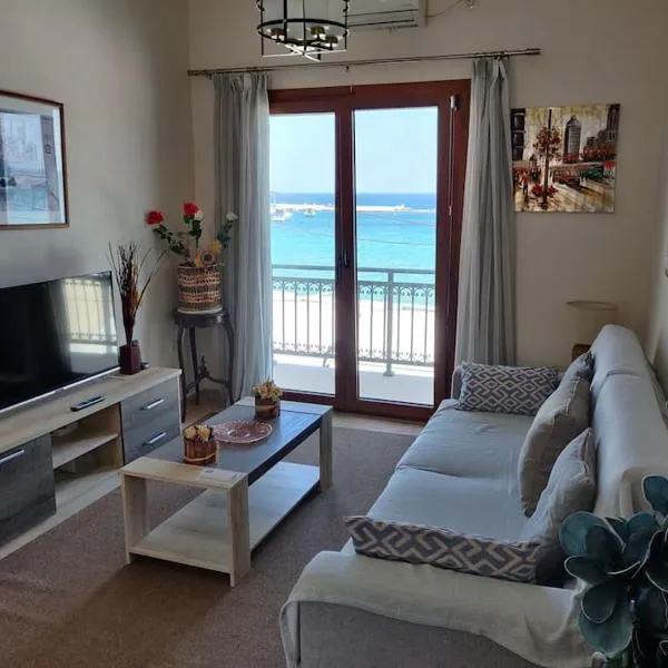 Όμορφο διαμέρισμα με θέα το Αιγαίο，位于库卡里的酒店