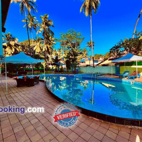 Hotel The Golden Shivam Resort - Big Swimming Pool Resort In Goa，位于Goa的酒店