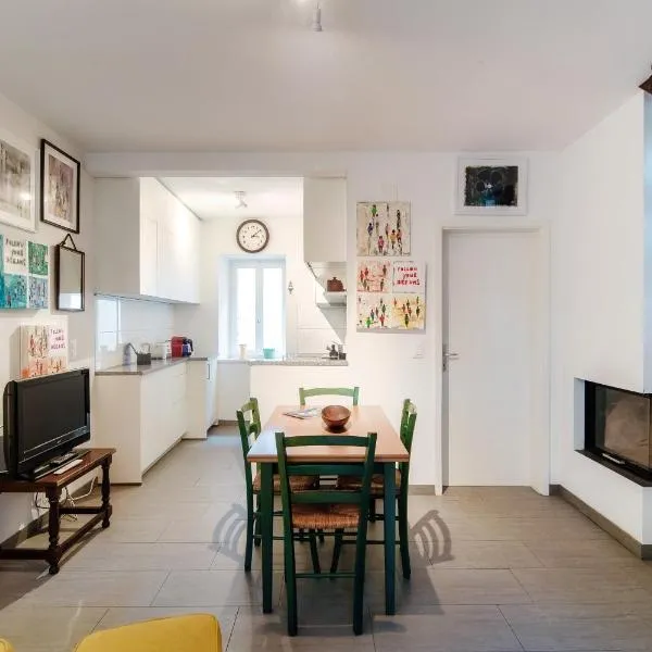 Casa In Contrada by Quokka 360 - Colorful Village House on Lake Lugano，位于比索内的酒店