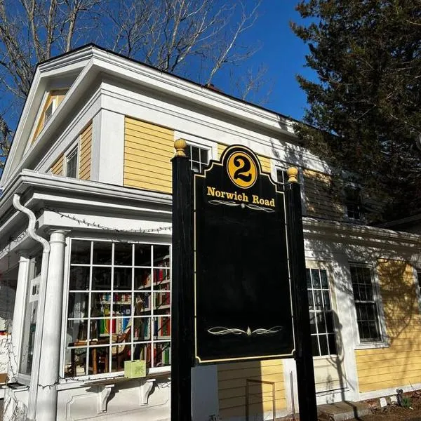 Walk To Goodspeed Opera House from this quaint 2 BDRM APT，位于East Haddam的酒店