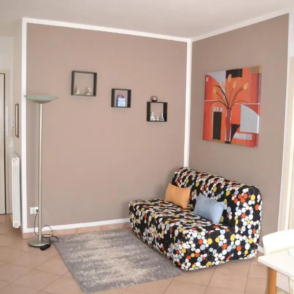 Casa Rosina + box per auto 2 bici 1,5km dalle mura，位于卢卡的酒店