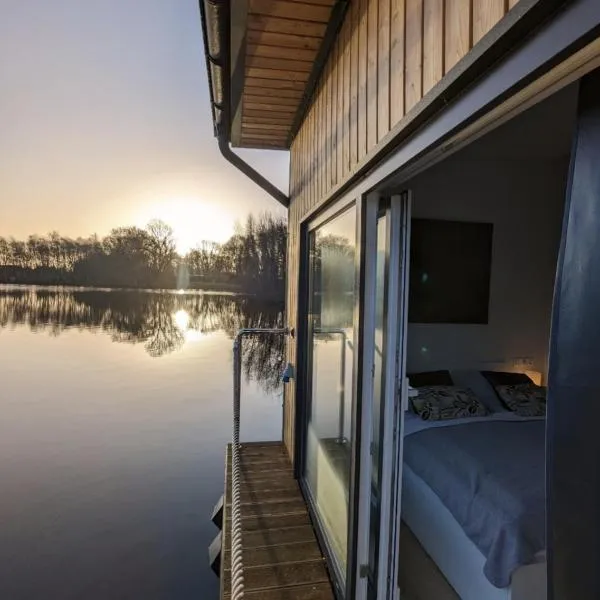 Hausboot Lena，位于帕彭堡的酒店