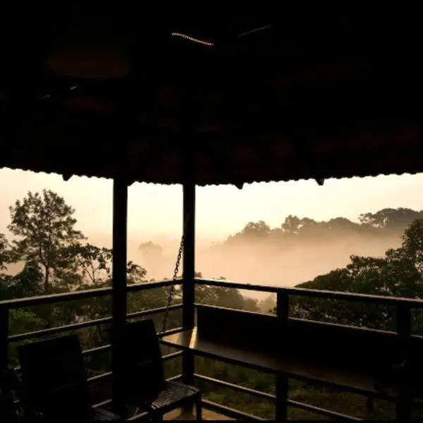 Bhuvi Wayanad Natural Tea Plantation Resort，位于Kurchi的酒店