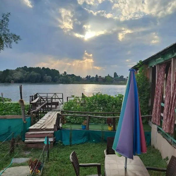 LakeSide Homestay Srinagar，位于Nikri Dhokri的酒店