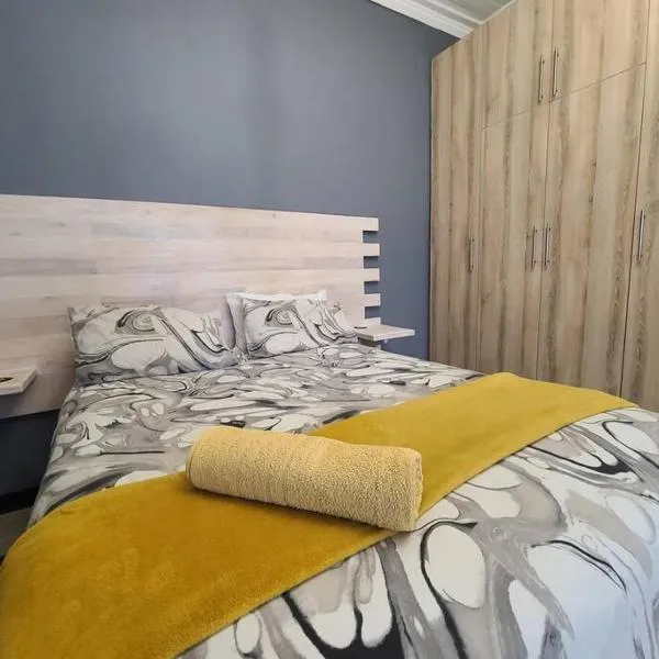 Cozy & Private Bachelor Flat，位于Somerset East的酒店
